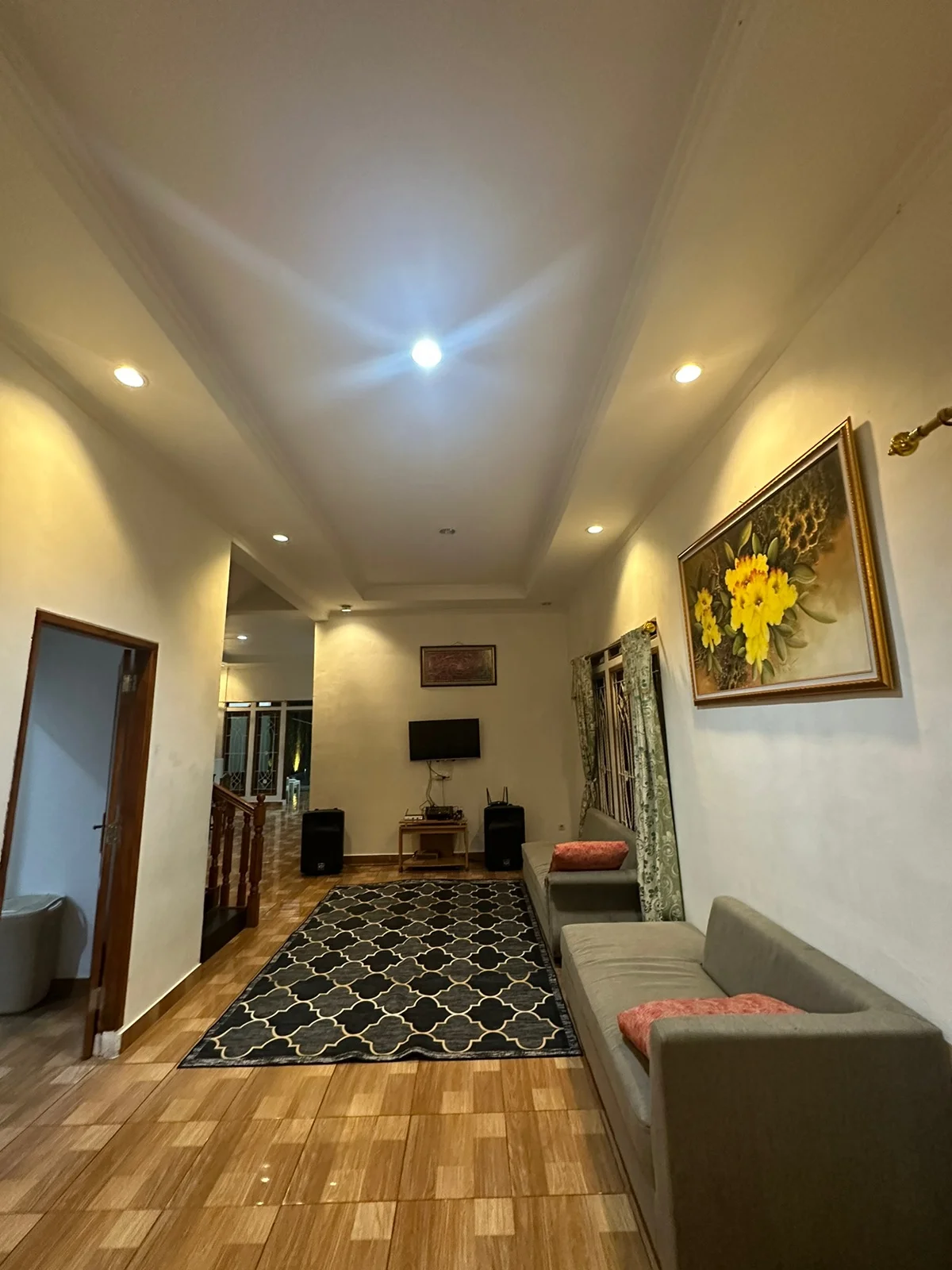Ruang Santai Keluarga dan Karaoke Villa Elhafz
